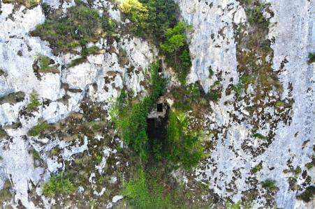 Hayat Kayası Mağarası